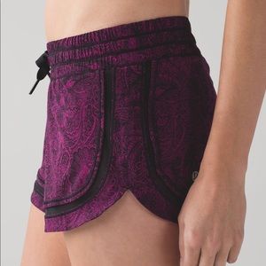 Limited Edition - Lululemon Make a Move Shorts Sz 4 Paisley